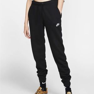 Nike womens black jogger/sweatpants